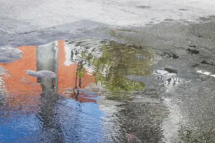Imagem ilustrativa da imagem Mau cheiro por vazamento de esgoto incomoda em Niterói