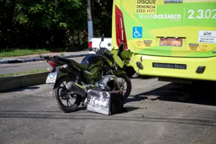 Imagem ilustrativa da imagem Motoboy fica ferido após acidente com ônibus em Niterói