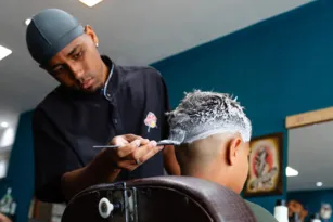 Imagem ilustrativa da imagem Nevou! Cabelo descolorido é a febre do fim de ano em Niterói