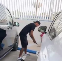 Imagem ilustrativa da imagem Neymar fura o pneu de carro do seu colega de time; vídeo