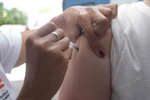 Imagem ilustrativa da imagem Niterói abre ponto de vacinação contra gripe em shopping da cidade