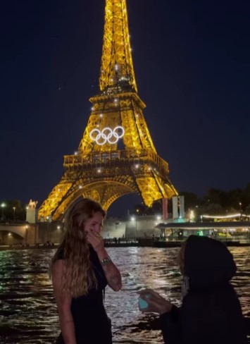 Imagem ilustrativa da imagem Noivos em Paris! Oruam pede namorada em casamento; vídeo