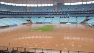 Imagem ilustrativa da imagem RS: banco de reservas da Arena do Grêmio acaba no meio do campo