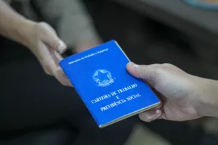 Imagem ilustrativa da imagem Rio divulga 3,4 mil vagas de emprego, estágio e jovem aprendiz