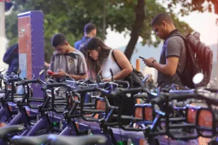 Imagem ilustrativa da imagem NitBike: 'roxinhas' ganham ciclistas em Niterói; veja como funciona