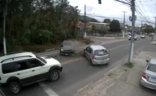 Imagem ilustrativa da imagem Sete pessoas ficam feridas após carros baterem de frente em Niterói