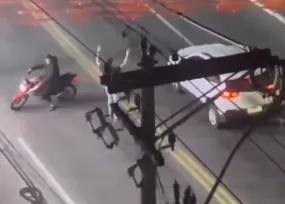 Imagem ilustrativa da imagem Sob ameaças, motorista é tirado de carro por ladrões em SG; vídeo