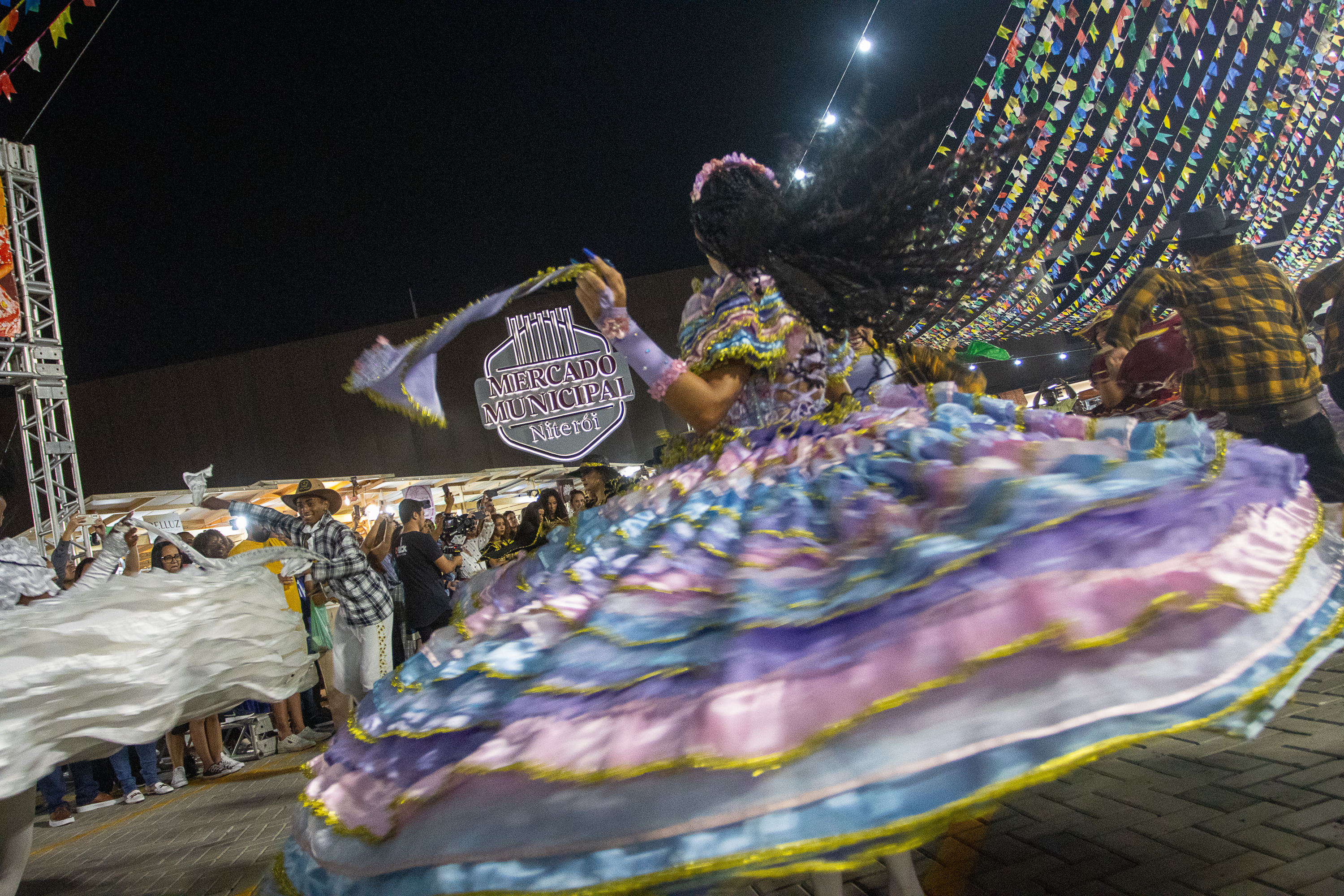 Imagem ilustrativa da imagem Sucesso! Arraiá do Mercado Municipal de Niterói terá mais dias
