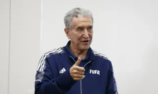 Imagem ilustrativa da imagem Técnico Carlos Alberto Parreira trata câncer há quatro meses