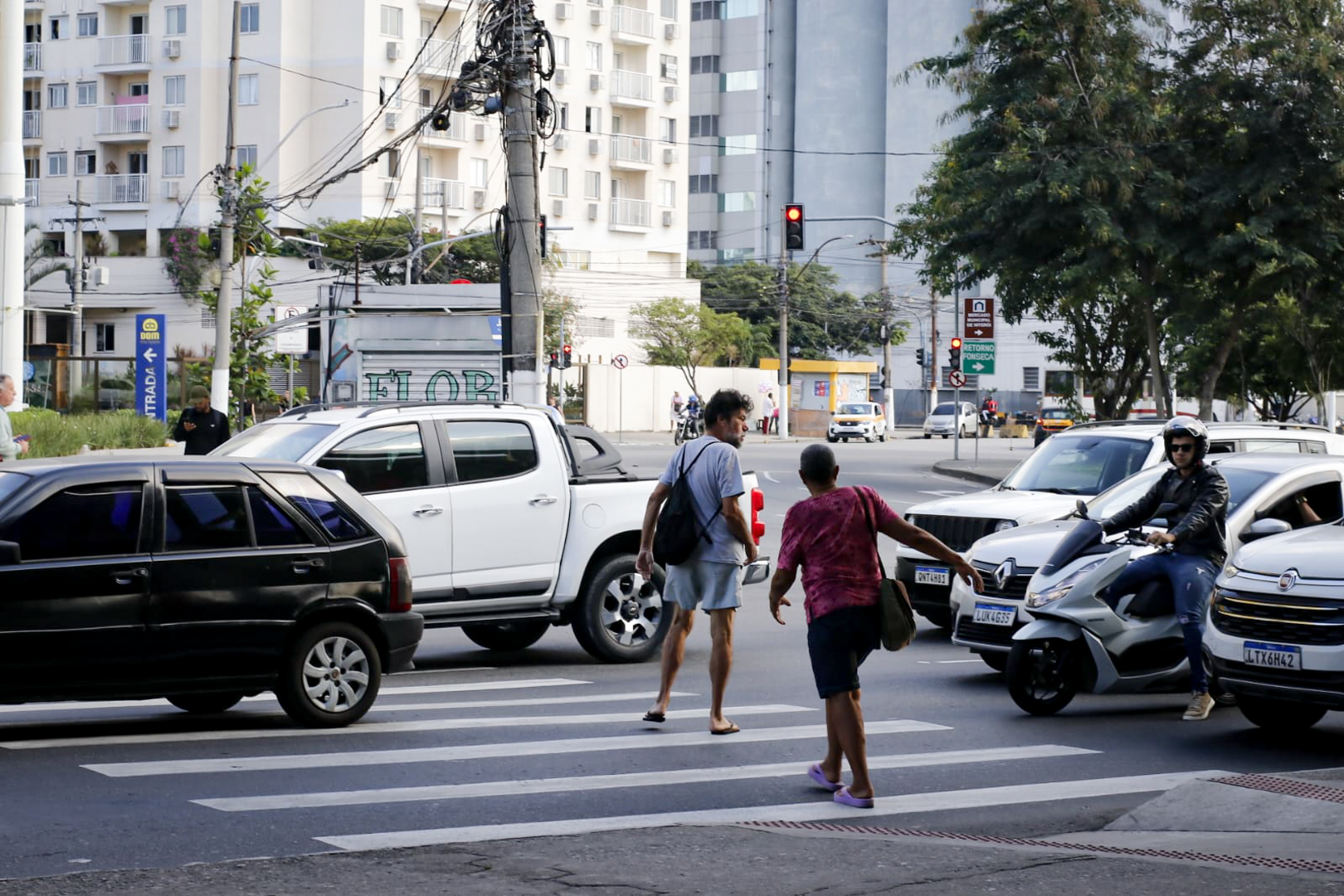 Imagem ilustrativa da imagem 'Tem que ter sinal', diz pedestre na travessia do perigo em Niterói