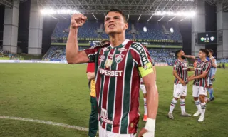 Imagem ilustrativa da imagem Thiago Silva comemora vitória em retorno ao Flu após 16 anos