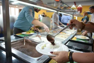 Imagem ilustrativa da imagem Trabalhadores do comércio ganham 'restaurante popular' em Niterói