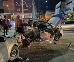 Imagem ilustrativa da imagem Três se ferem e carro fica destruído em acidente em Itaboraí