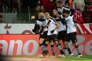 Imagem ilustrativa da imagem Vasco quebra jejum e vence o Internacional no Beira-Rio