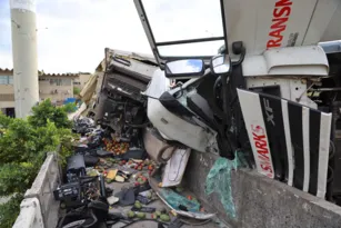Imagem ilustrativa da imagem Veja fotos do acidente que deixou rastros de destruição em Niterói