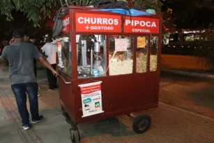 Imagem ilustrativa da imagem Vendedor de pipoca é atacado com soco no Centro de Niterói