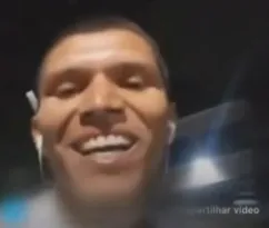 Imagem ilustrativa da imagem Vídeo: após roubar celular, homem faz 'live' no Instagram da vítima