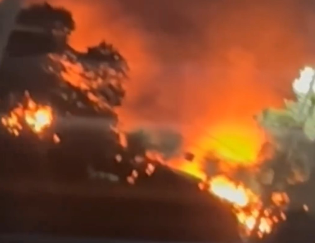Imagem ilustrativa da imagem Vídeo mostra incêndio destruindo exposição em shopping do Rio
