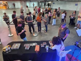 Imagem ilustrativa da imagem 'Voz do Metrô' faz show na estação Carioca e agita fãs