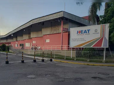 Carros ficaram completamente destruídos