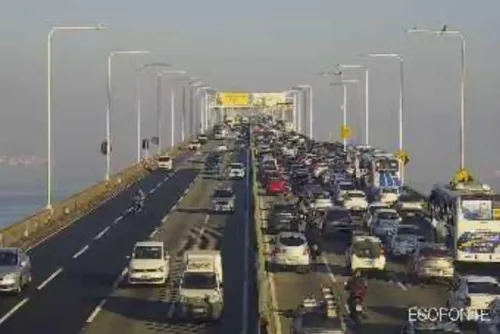 O tempo de travessia da ponte é de 30 minutos em ambos os sentidos