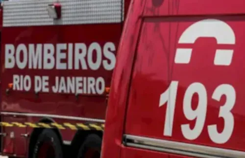 A motociclista teve ferimentos moderados, segundo os bombeiros