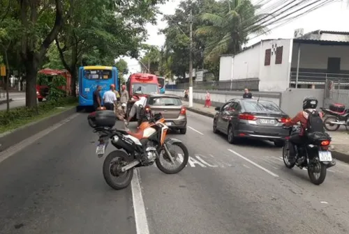 O acidente aconteceu na pista sentido Rio de Janeiro