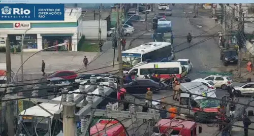 A rua Senador Camará está interditada, na altura da rua do Império