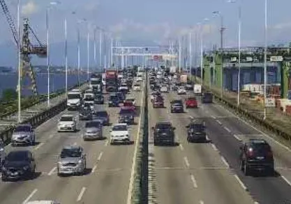 Ponte Rio-Niterói com lentidão após acidente