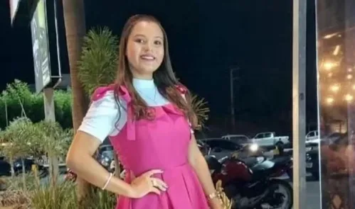 Rubyane Monteiro estava segurando um microfone durante um culto quando levou o choque