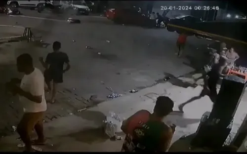 O incidente ocorreu por volta das 0h25. Três crianças ficaram feridas