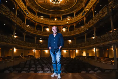 "É um grande privilégio retornar e me apresentar pela primeira vez no Teatro Municipal", afirmou