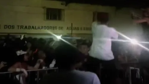 Baile funk acontece nos finais de semana e já foi denunciado pelos moradores à PM