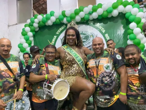 Benny Briolly é rainha de bateria pela primeira vez