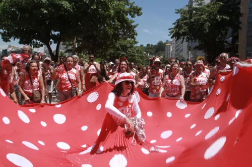 Tradicional bloco reúne foliões da terceira idade e seus familiares