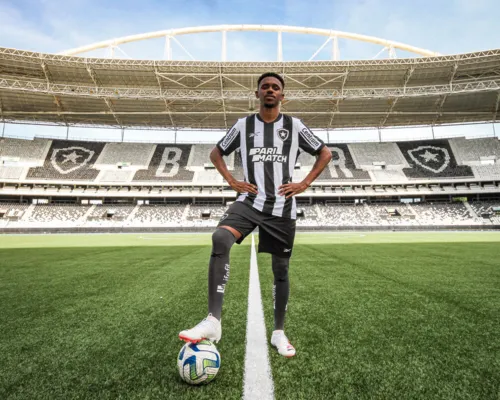 Jeffinho está de volta ao Botafogo após passagem pelo Lyon, da França