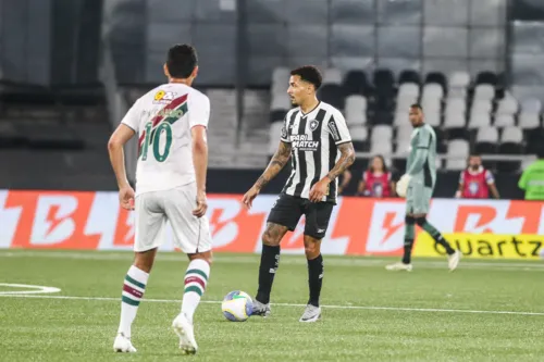 Desde o apito inicial, o Botafogo se impôs em campo