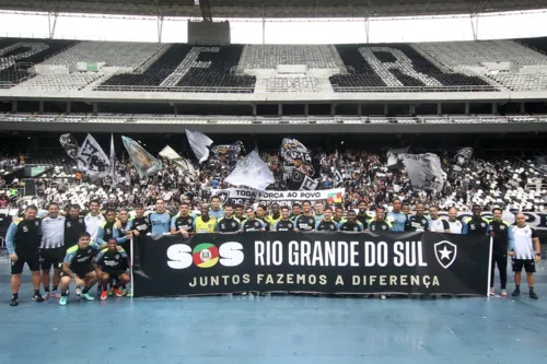 No último domingo, o Glorioso realizou um treino aberto no Nilton Santos em apoio às vítimas da tragédia