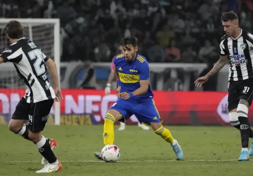 Óscar Romero, em jogo contra o Central Córdoba