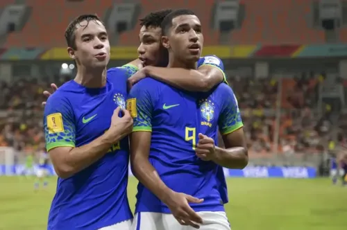 Kauã Elias, camisa 9, marcou o primeiro gol da Seleção na partida