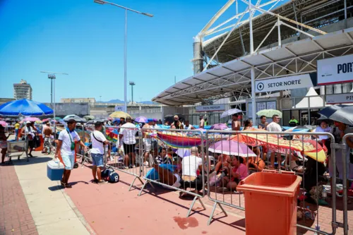 Fila para Show do RBD - Péricles Cutrim