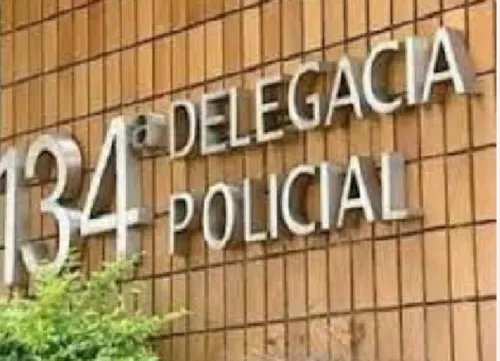 O homem e o menino foram localizados por policiais da 134ª DP