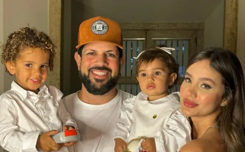 A influenciadora postou vários vídeos mostrando a felicidade da família