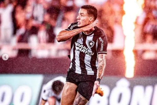 Carlos Alberto atuou em 33 partidas em 2023 e marcou 4 gols pelo Botafogo