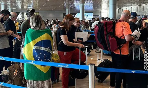 Do total, 107 passageiros desembarcaram em Brasília e 104 seguiram para o Rio de Janeiro em dois aviões da FAB