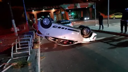 Veículo capotou durante a colisão