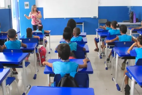 Vagas são para atuar nas escolas municipais de São Gonçalo