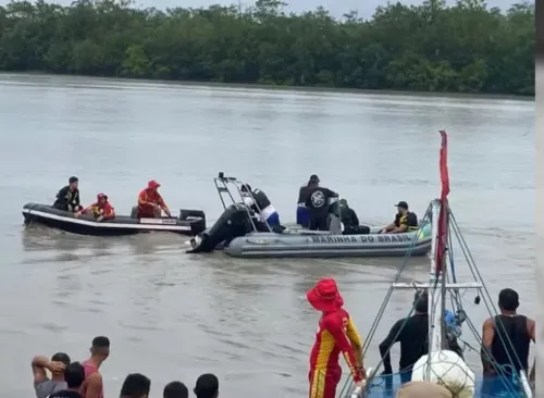 A embarcação foi encontrada por pescadores paraenses