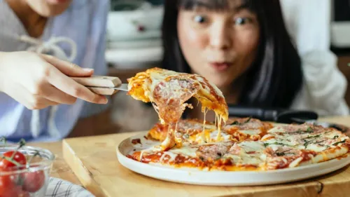 Estudos mais relevantes demonstram que o maior consumo de calorias pela noite está associado com maior chance de obesidade.