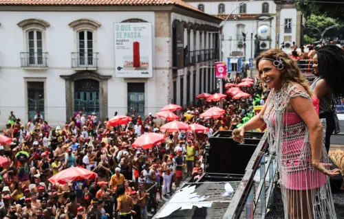 Daniela Mercury embalou os foliões no bloco Chá da Alice